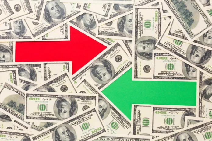a negociação de pares de moedas é mostrada como setas vermelhas e verdes nas moedas
