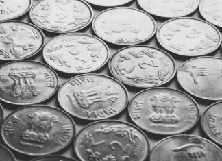 Desempenho Econômico: EUA atingindo níveis de dívida, criptomoedas em movimento