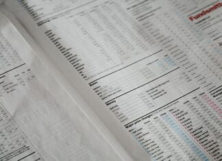 Shares to fall on weak earnings, Yields at 4.24%