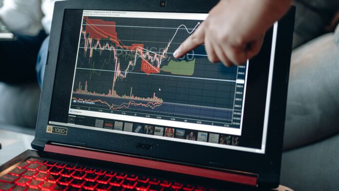 Os padrões gráficos são amplamente utilizados no Forex porque dão estrutura ao movimento do preço. O problema não são os padrões em si, mas como são usados