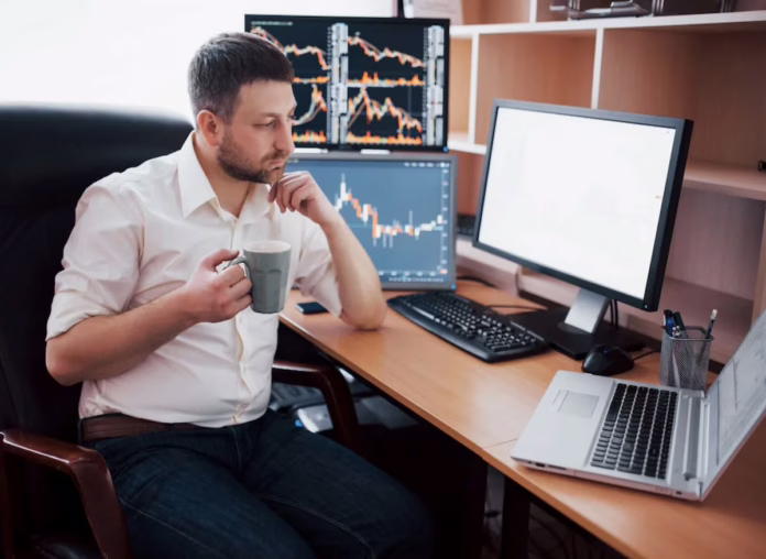 Learn intraday forex trading strategies, key tools, risk management, and how to profit from short-term currency market moves.